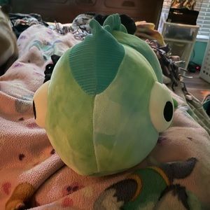 I’m selling a stuff chameleon